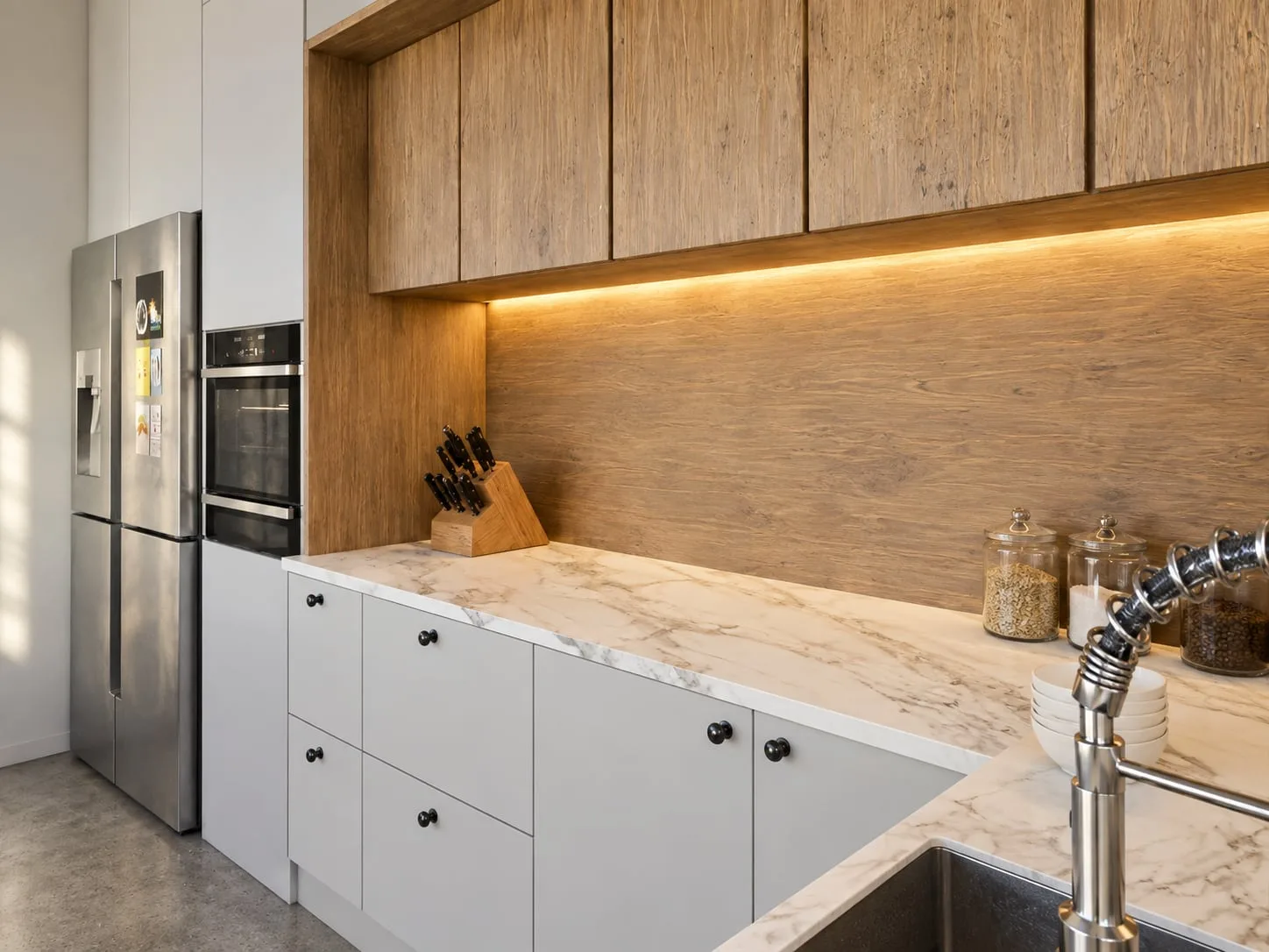 Detail of the counter and timber splashback